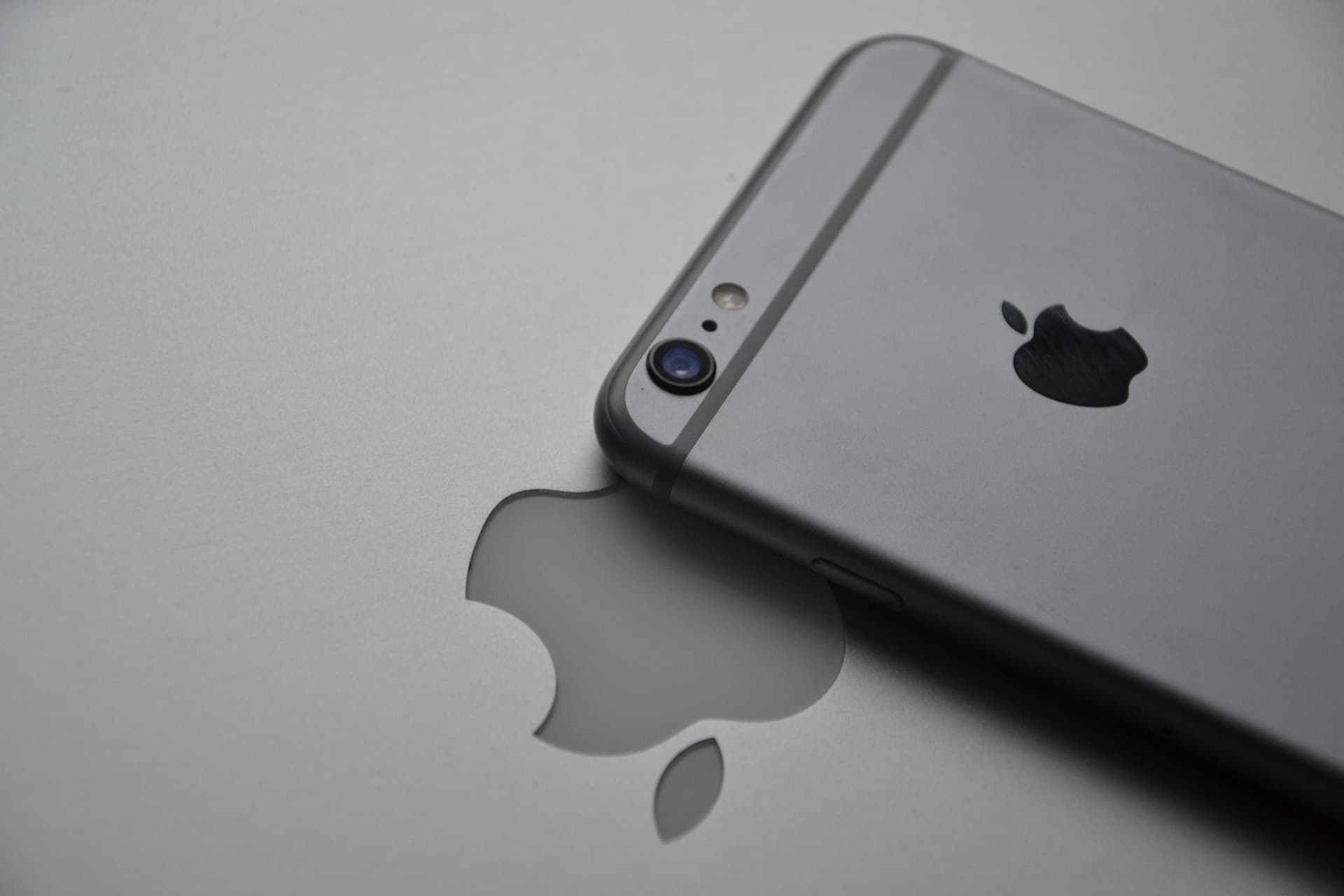 iPhone Buying Guide Kenya 2026: Which Ex-UK iPhone Fits Your Budget